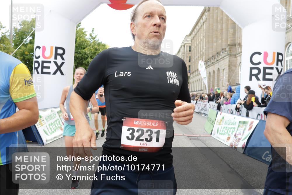 06.09.2026 - CURREX Alsterlauf Yannick Fuchs http://msf.ph/oto/10174771 06.09.2026 09:54:05 Ziel 2347, 3231, 3334, 3483, 3556, 3701, 3852, 3944, 4801, 4803, 4925, 4965, 5273, 5354, 5528, 5684, 5696, 5940, 6016, 6184, 6234, 8246, 8299, 8322 meine-sportfotos.de