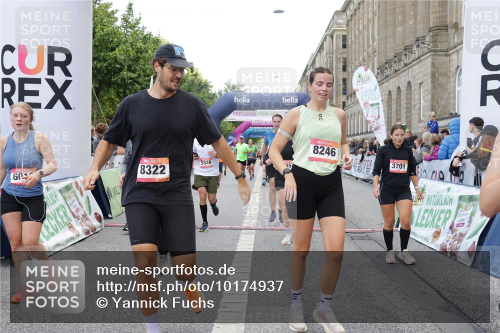 06.09.2026 - CURREX Alsterlauf Yannick Fuchs http://msf.ph/oto/10174937 06.09.2026 09:54:08 Ziel 2347, 2359, 2530, 3231, 3391, 3483, 3556, 3701, 3852, 3944, 4053, 4054, 4564, 4801, 4803, 4925, 4965, 5103, 5120, 5182, 5354, 5528, 5684, 5696, 5900, 5940, 6016, 6184, 6234, 8246, 8299, 8322 meine-sportfotos.de