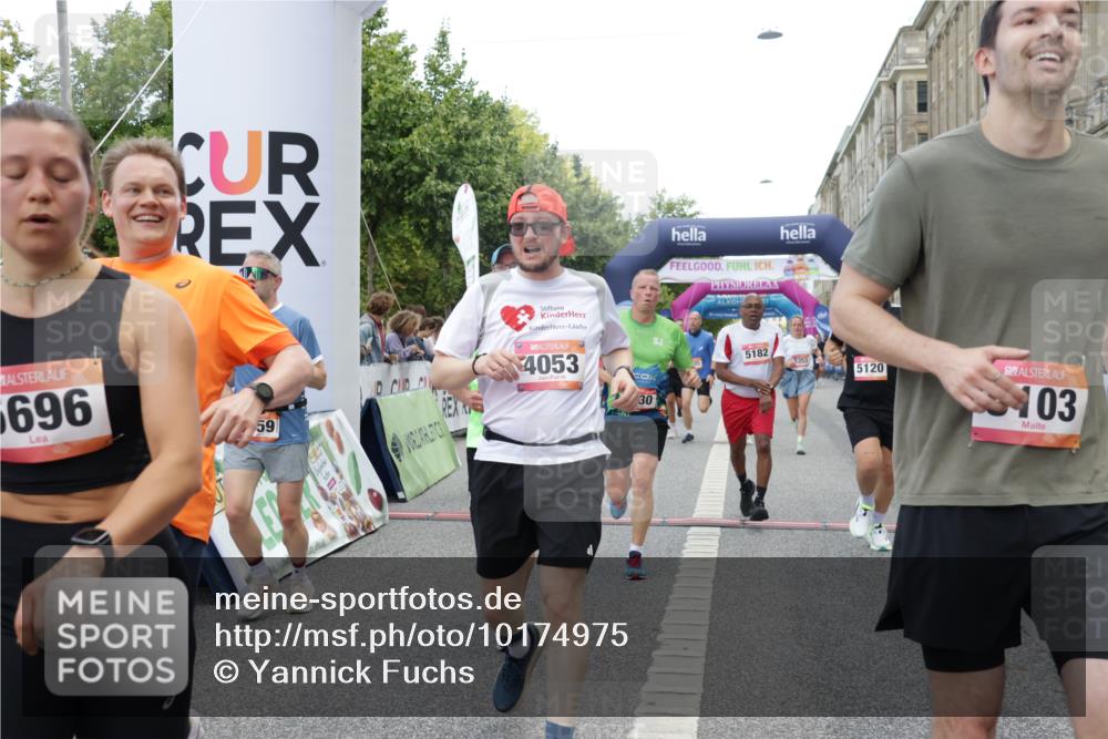 06.09.2026 - CURREX Alsterlauf Yannick Fuchs http://msf.ph/oto/10174975 06.09.2026 09:54:13 Ziel 2359, 2405, 2415, 2530, 3391, 3483, 3701, 3944, 4053, 4054, 4182, 4308, 4309, 4564, 4965, 5103, 5120, 5182, 5353, 5354, 5528, 5684, 5696, 5900, 6016, 6184, 6287, 8246, 8299, 8322 meine-sportfotos.de