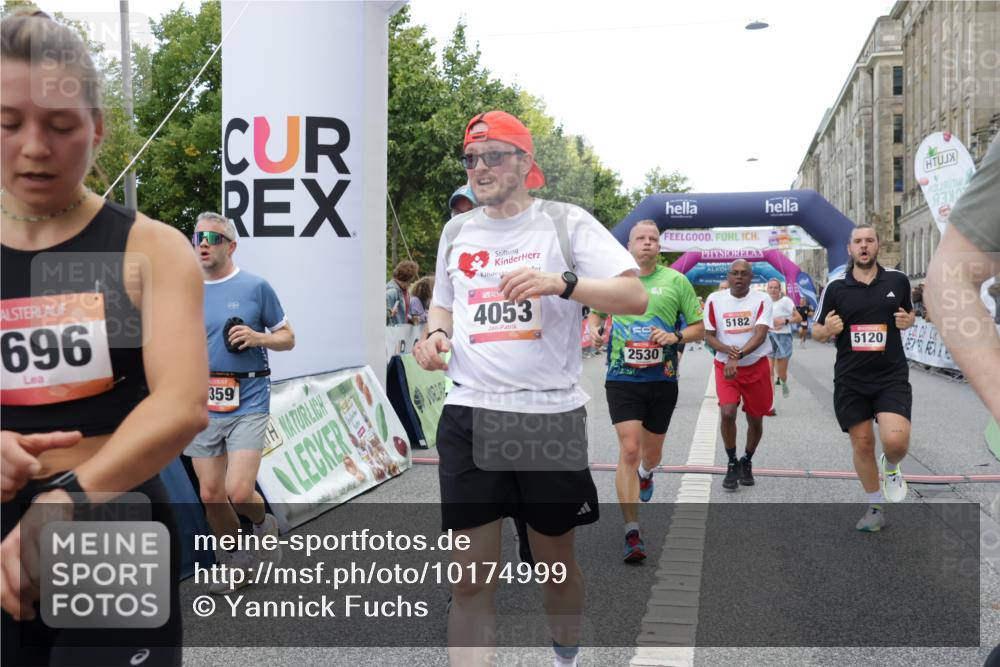 06.09.2026 - CURREX Alsterlauf Yannick Fuchs http://msf.ph/oto/10174999 06.09.2026 09:54:13 Ziel 2359, 2405, 2415, 2530, 3391, 3483, 3701, 3944, 4053, 4054, 4182, 4308, 4309, 4564, 4965, 5103, 5120, 5182, 5353, 5354, 5528, 5684, 5696, 5900, 6016, 6184, 6287, 8246, 8299, 8322 meine-sportfotos.de