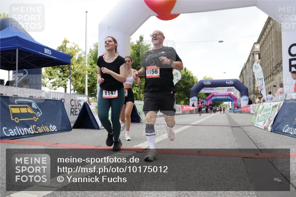 06.09.2026 - CURREX Alsterlauf Yannick Fuchs http://msf.ph/oto/10175012 06.09.2026 12:01:33 Ziel 1073, 1147, 1155, 1156, 1233, 1265 meine-sportfotos.de