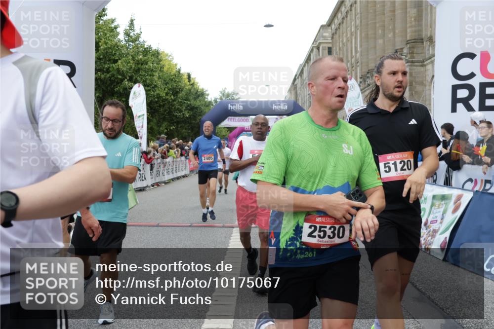 06.09.2026 - CURREX Alsterlauf Yannick Fuchs http://msf.ph/oto/10175067 06.09.2026 09:54:14 Ziel 2359, 2405, 2415, 2530, 3391, 3483, 3701, 3770, 3944, 4053, 4054, 4182, 4308, 4309, 4564, 5103, 5120, 5182, 5353, 5354, 5528, 5684, 5696, 5900, 6016, 6184, 6287, 8246, 8322 meine-sportfotos.de