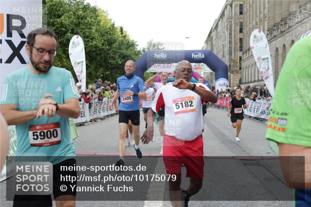 06.09.2026 - CURREX Alsterlauf Yannick Fuchs http://msf.ph/oto/10175079 06.09.2026 09:54:15 Ziel 2359, 2405, 2415, 2530, 3391, 3483, 3770, 4053, 4054, 4182, 4308, 4309, 4316, 4326, 4564, 5103, 5120, 5182, 5353, 5354, 5528, 5684, 5696, 5900, 6184, 6287, 6442 meine-sportfotos.de