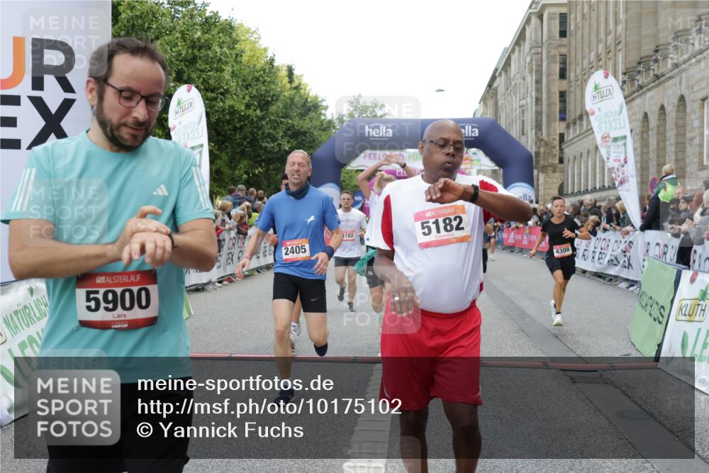06.09.2026 - CURREX Alsterlauf Yannick Fuchs http://msf.ph/oto/10175102 06.09.2026 09:54:15 Ziel 2359, 2405, 2415, 2530, 3391, 3483, 3770, 4053, 4054, 4182, 4308, 4309, 4316, 4326, 4564, 5103, 5120, 5182, 5353, 5354, 5528, 5684, 5696, 5900, 6184, 6287, 6442 meine-sportfotos.de