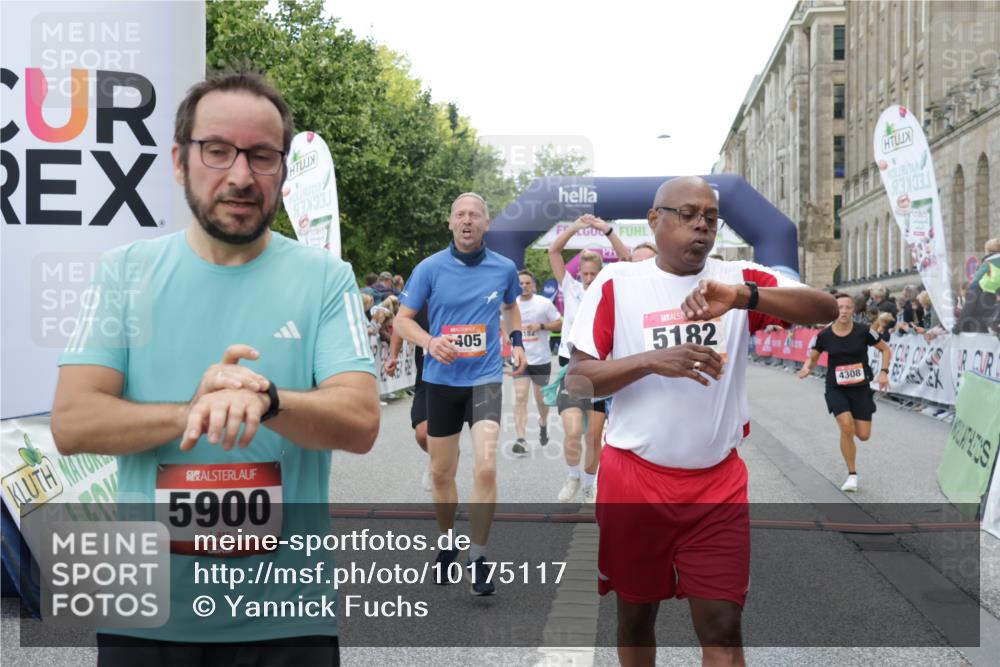 06.09.2026 - CURREX Alsterlauf Yannick Fuchs http://msf.ph/oto/10175117 06.09.2026 09:54:15 Ziel 2359, 2405, 2415, 2530, 3391, 3483, 3770, 4053, 4054, 4182, 4308, 4309, 4316, 4326, 4564, 5103, 5120, 5182, 5353, 5354, 5528, 5684, 5696, 5900, 6184, 6287, 6442 meine-sportfotos.de