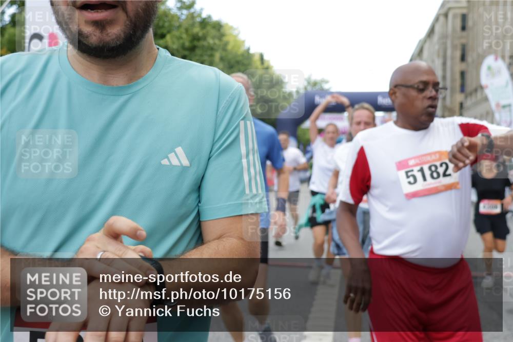 06.09.2026 - CURREX Alsterlauf Yannick Fuchs http://msf.ph/oto/10175156 06.09.2026 09:54:16 Ziel 2359, 2405, 2415, 2530, 3391, 3483, 3770, 4053, 4054, 4182, 4308, 4309, 4316, 4326, 4564, 5103, 5120, 5182, 5353, 5528, 5684, 5696, 5900, 5934, 6287, 6442 meine-sportfotos.de