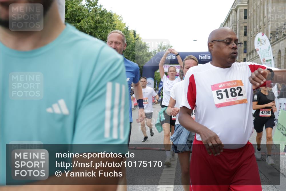 06.09.2026 - CURREX Alsterlauf Yannick Fuchs http://msf.ph/oto/10175170 06.09.2026 09:54:16 Ziel 2359, 2405, 2415, 2530, 3391, 3483, 3770, 4053, 4054, 4182, 4308, 4309, 4316, 4326, 4564, 5103, 5120, 5182, 5353, 5528, 5684, 5696, 5900, 5934, 6287, 6442 meine-sportfotos.de