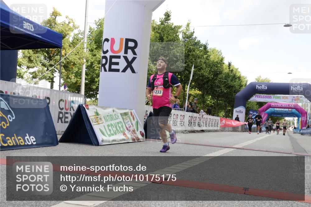 06.09.2026 - CURREX Alsterlauf Yannick Fuchs http://msf.ph/oto/10175175 06.09.2026 12:01:37 Ziel 1073, 1147, 1155, 1156, 1233, 1265 meine-sportfotos.de