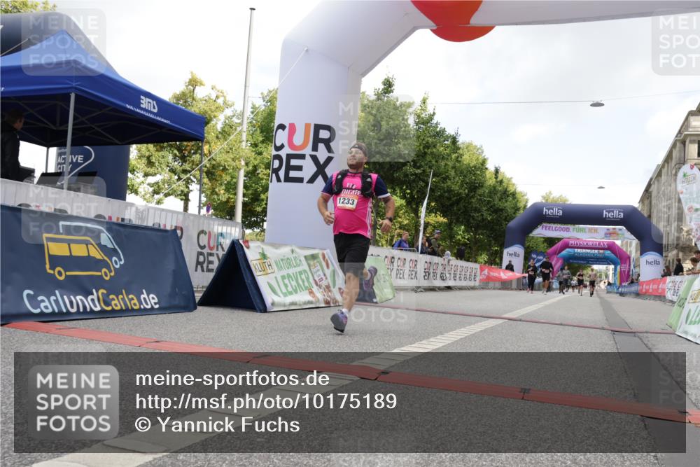 06.09.2026 - CURREX Alsterlauf Yannick Fuchs http://msf.ph/oto/10175189 06.09.2026 12:01:37 Ziel 1073, 1147, 1155, 1156, 1233, 1265 meine-sportfotos.de