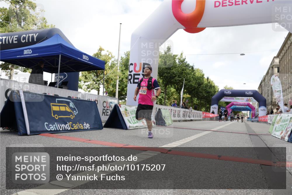 06.09.2026 - CURREX Alsterlauf Yannick Fuchs http://msf.ph/oto/10175207 06.09.2026 12:01:37 Ziel 1073, 1147, 1155, 1156, 1233, 1265 meine-sportfotos.de