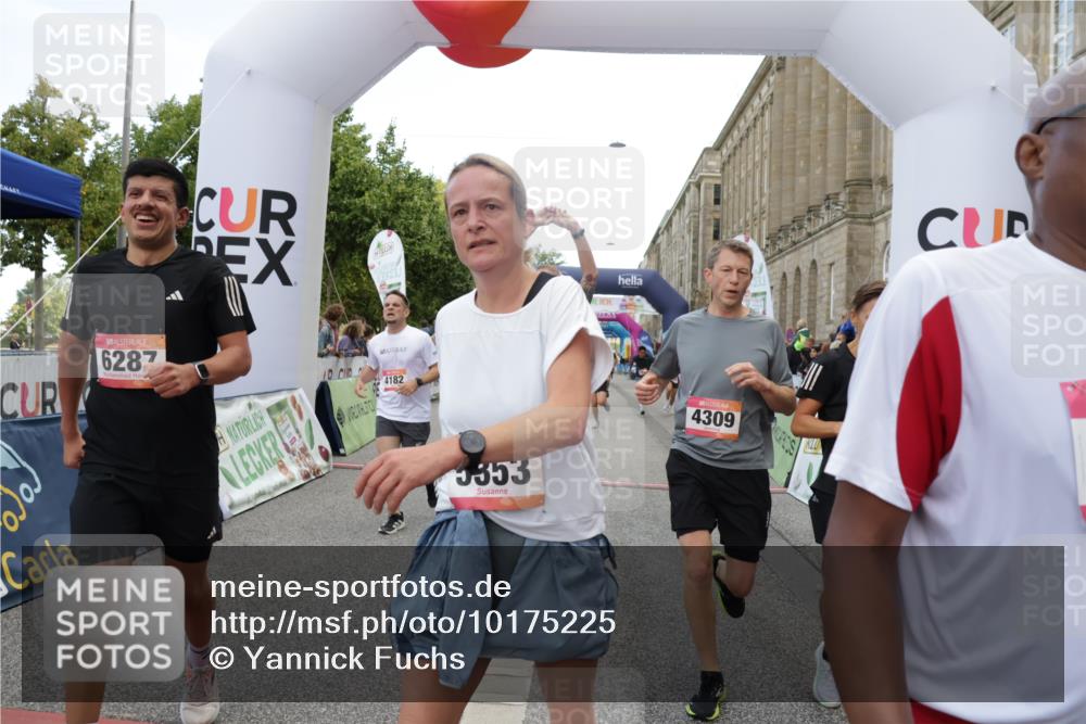06.09.2026 - CURREX Alsterlauf Yannick Fuchs http://msf.ph/oto/10175225 06.09.2026 09:54:17 Ziel 2359, 2405, 2415, 2530, 3391, 3393, 3591, 3770, 4053, 4054, 4182, 4308, 4309, 4316, 4326, 4564, 5103, 5120, 5182, 5353, 5900, 5934, 6287, 6442, 8179 meine-sportfotos.de