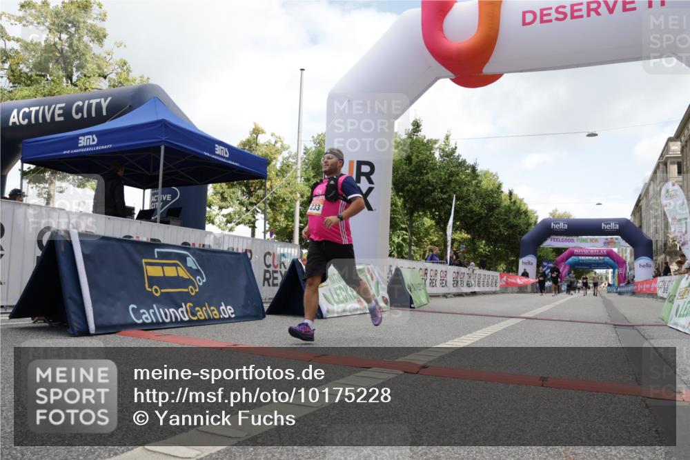 06.09.2026 - CURREX Alsterlauf Yannick Fuchs http://msf.ph/oto/10175228 06.09.2026 12:01:37 Ziel 1073, 1147, 1155, 1156, 1233, 1265 meine-sportfotos.de
