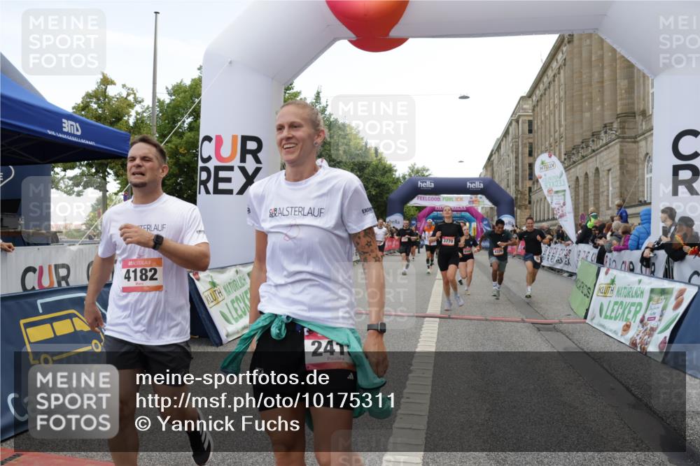 06.09.2026 - CURREX Alsterlauf Yannick Fuchs http://msf.ph/oto/10175311 06.09.2026 09:54:19 Ziel 2359, 2405, 2415, 2530, 3391, 3393, 3591, 3770, 4182, 4308, 4309, 4316, 4326, 4564, 5120, 5182, 5353, 5579, 5900, 5934, 6194, 6287, 6442, 8179 meine-sportfotos.de