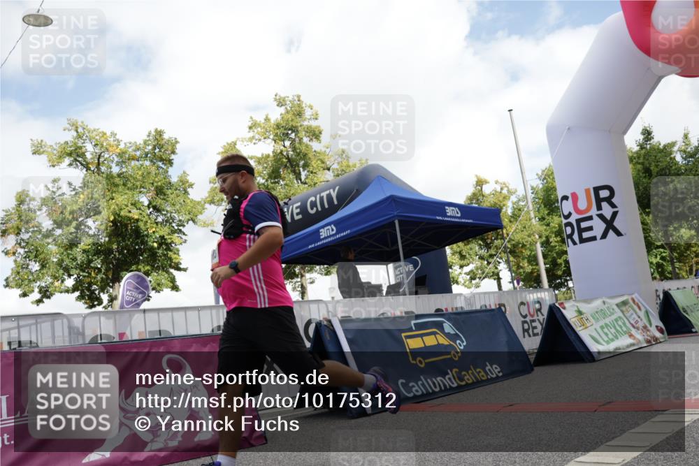 06.09.2026 - CURREX Alsterlauf Yannick Fuchs http://msf.ph/oto/10175312 06.09.2026 12:01:38 Ziel 1147, 1155, 1156, 1233 meine-sportfotos.de