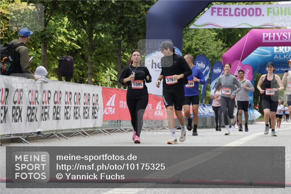06.09.2026 - CURREX Alsterlauf Yannick Fuchs http://msf.ph/oto/10175325 06.09.2026 12:01:42 Ziel 1233 meine-sportfotos.de