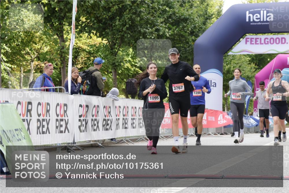 06.09.2026 - CURREX Alsterlauf Yannick Fuchs http://msf.ph/oto/10175361 06.09.2026 12:01:44 Ziel 1095, 1233, 1284 meine-sportfotos.de