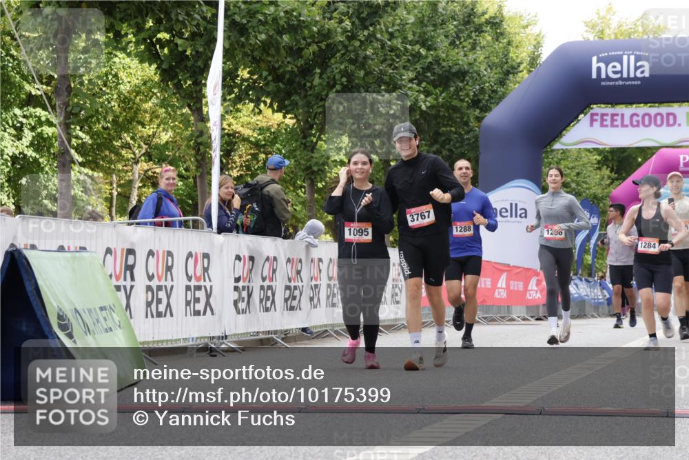 06.09.2026 - CURREX Alsterlauf Yannick Fuchs http://msf.ph/oto/10175399 06.09.2026 12:01:45 Ziel 1095, 1284, 1285, 1286, 1288 meine-sportfotos.de