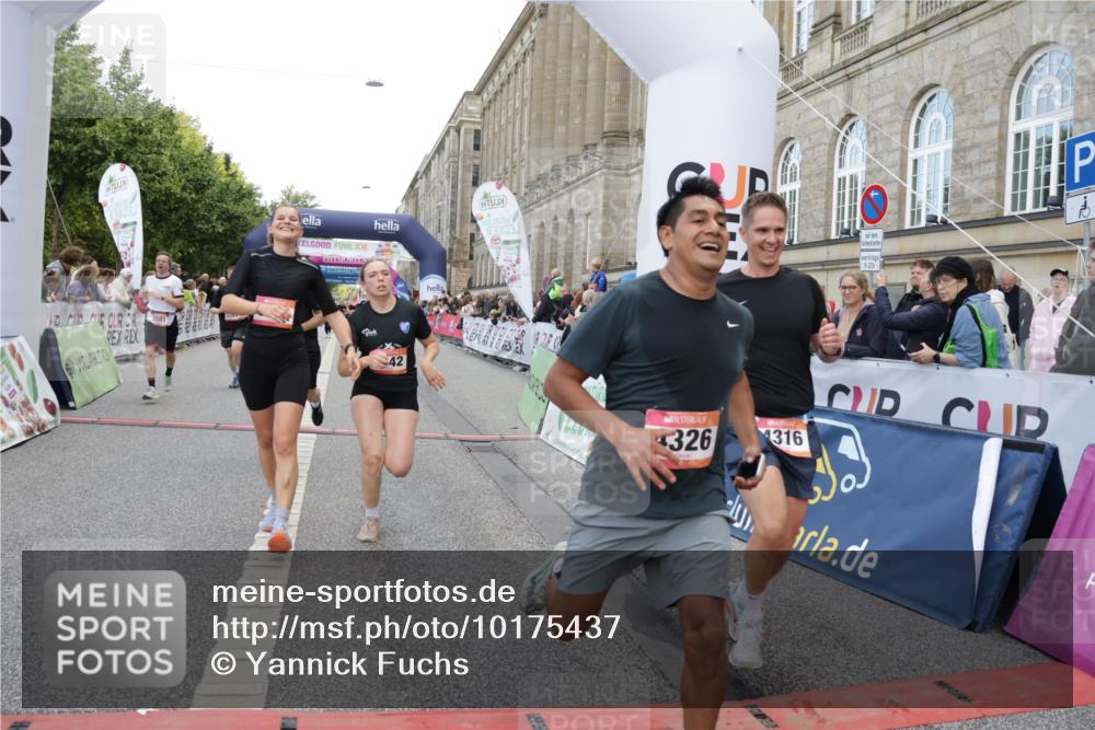 06.09.2026 - CURREX Alsterlauf Yannick Fuchs http://msf.ph/oto/10175437 06.09.2026 09:54:21 Ziel 2405, 2415, 3393, 3591, 3770, 4182, 4308, 4309, 4316, 4326, 4661, 5353, 5579, 5934, 6194, 6287, 6442, 6469, 8179 meine-sportfotos.de