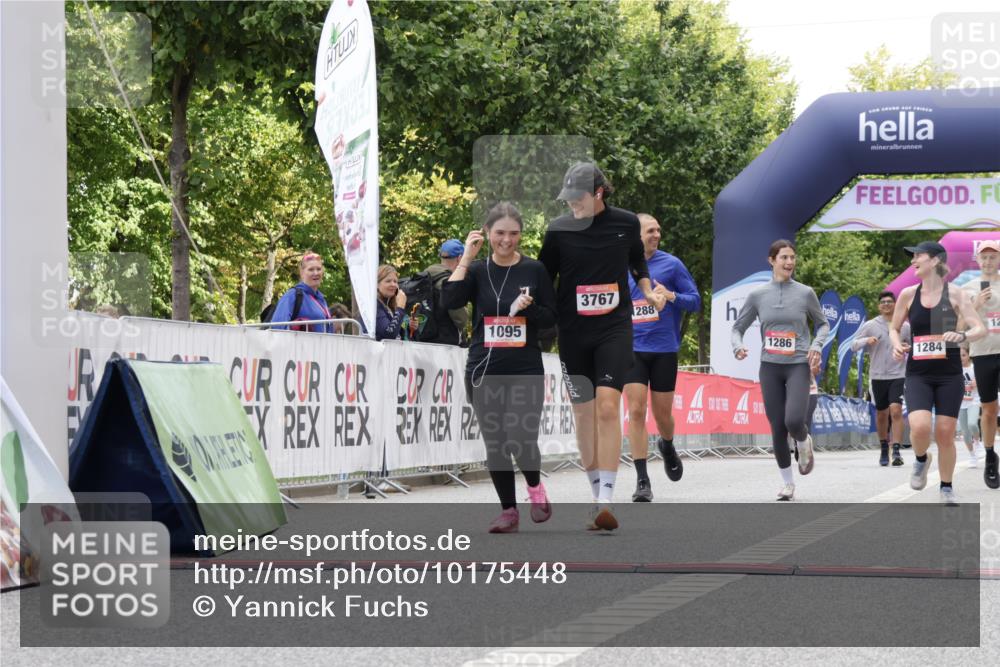 06.09.2026 - CURREX Alsterlauf Yannick Fuchs http://msf.ph/oto/10175448 06.09.2026 12:01:46 Ziel 1095, 1284, 1285, 1286, 1288 meine-sportfotos.de