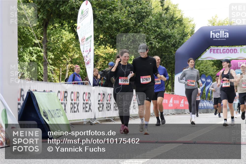 06.09.2026 - CURREX Alsterlauf Yannick Fuchs http://msf.ph/oto/10175462 06.09.2026 12:01:46 Ziel 1095, 1284, 1285, 1286, 1288 meine-sportfotos.de
