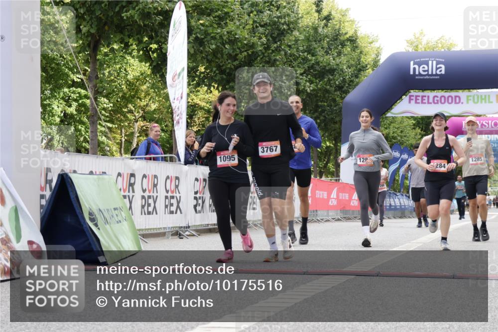06.09.2026 - CURREX Alsterlauf Yannick Fuchs http://msf.ph/oto/10175516 06.09.2026 12:01:47 Ziel 1095, 1284, 1285, 1286, 1288 meine-sportfotos.de