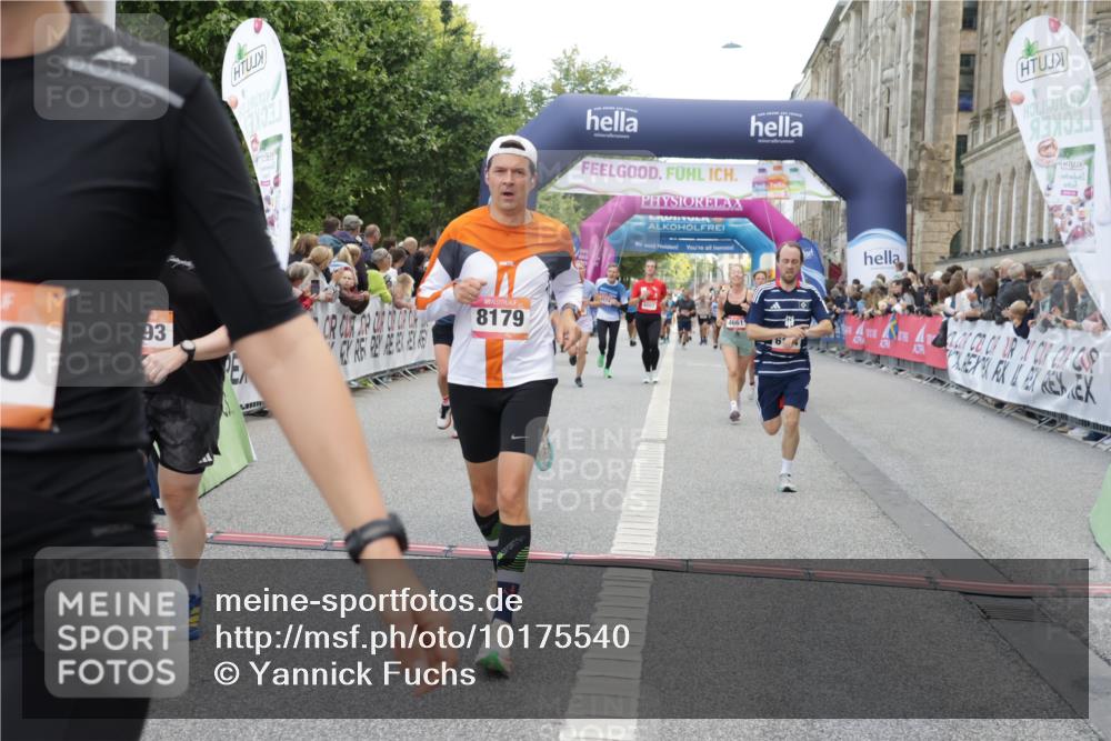 06.09.2026 - CURREX Alsterlauf Yannick Fuchs http://msf.ph/oto/10175540 06.09.2026 09:54:23 Ziel 2415, 3393, 3591, 3770, 4007, 4108, 4182, 4308, 4309, 4316, 4326, 4661, 5579, 5934, 6163, 6194, 6442, 6469, 8179 meine-sportfotos.de