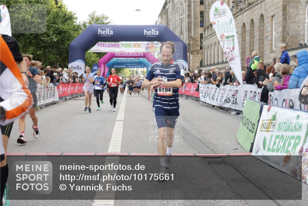 06.09.2026 - CURREX Alsterlauf Yannick Fuchs http://msf.ph/oto/10175661 06.09.2026 09:54:24 Ziel 3393, 3591, 3770, 4007, 4108, 4182, 4316, 4326, 4574, 4661, 5579, 5934, 6051, 6163, 6194, 6442, 6469, 8179 meine-sportfotos.de