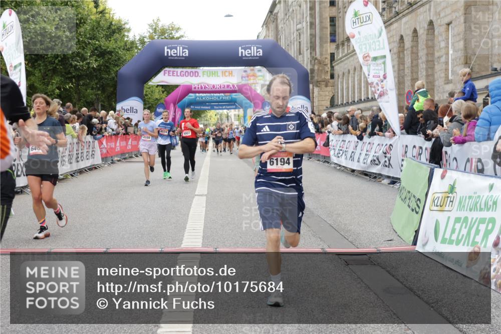 06.09.2026 - CURREX Alsterlauf Yannick Fuchs http://msf.ph/oto/10175684 06.09.2026 09:54:24 Ziel 3393, 3591, 3770, 4007, 4108, 4182, 4316, 4326, 4574, 4661, 5579, 5934, 6051, 6163, 6194, 6442, 6469, 8179 meine-sportfotos.de