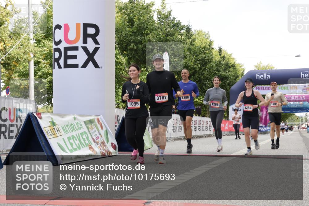 06.09.2026 - CURREX Alsterlauf Yannick Fuchs http://msf.ph/oto/10175693 06.09.2026 12:01:49 Ziel 1095, 1284, 1285, 1286, 1288, 8042 meine-sportfotos.de