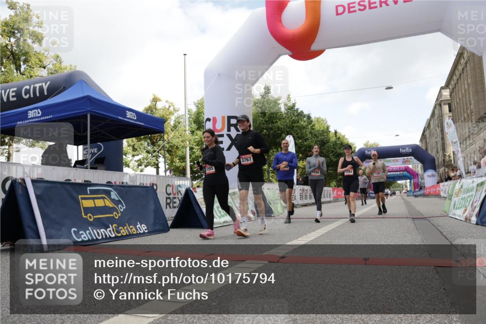 06.09.2026 - CURREX Alsterlauf Yannick Fuchs http://msf.ph/oto/10175794 06.09.2026 12:01:50 Ziel 1095, 1284, 1285, 1286, 1288, 1298, 1305, 8042 meine-sportfotos.de