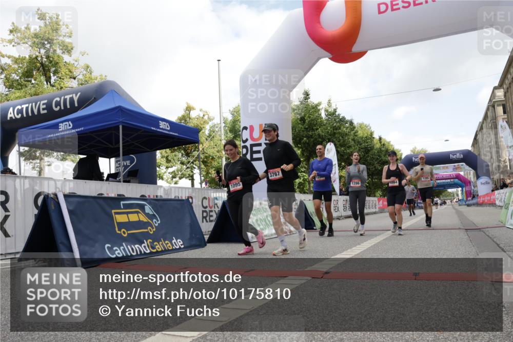 06.09.2026 - CURREX Alsterlauf Yannick Fuchs http://msf.ph/oto/10175810 06.09.2026 12:01:50 Ziel 1095, 1284, 1285, 1286, 1288, 1298, 1305, 8042 meine-sportfotos.de
