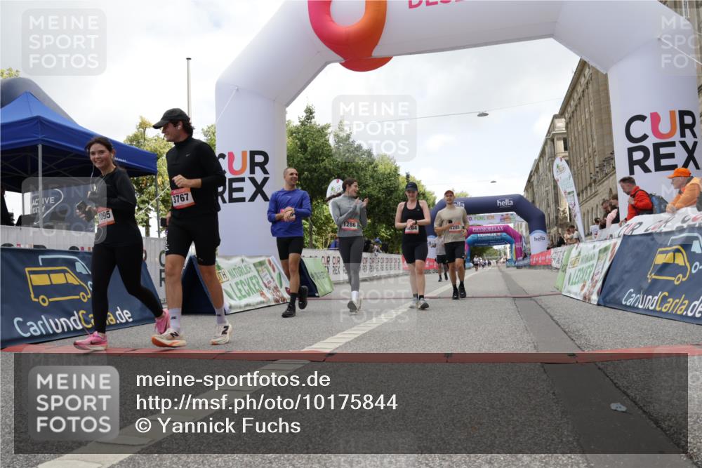 06.09.2026 - CURREX Alsterlauf Yannick Fuchs http://msf.ph/oto/10175844 06.09.2026 12:01:50 Ziel 1095, 1284, 1285, 1286, 1288, 1298, 1305, 8042 meine-sportfotos.de
