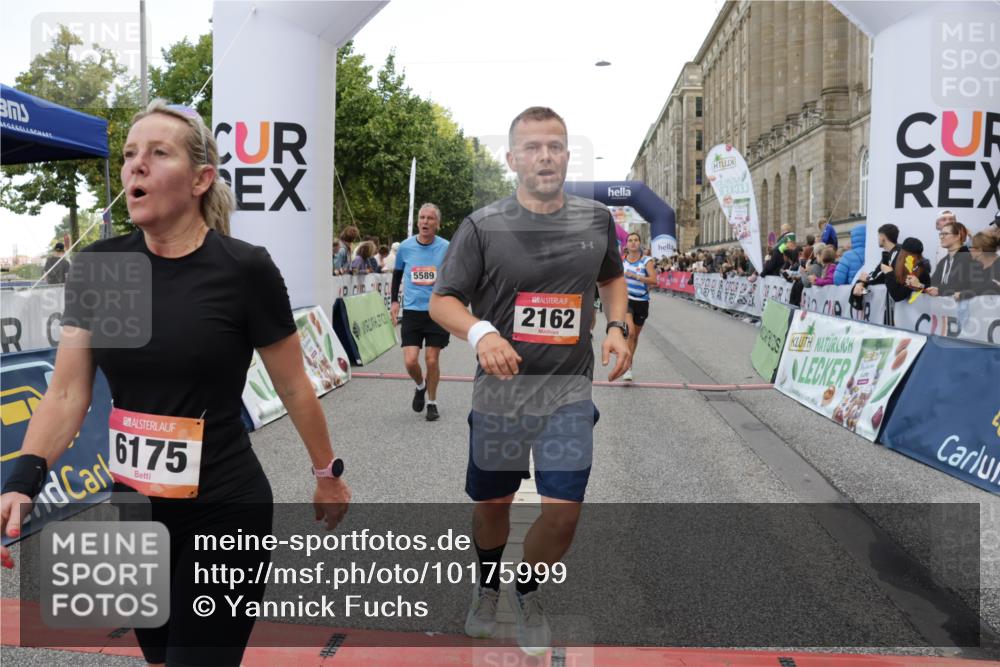 06.09.2026 - CURREX Alsterlauf Yannick Fuchs http://msf.ph/oto/10175999 06.09.2026 09:54:35 Ziel 2162, 2179, 2477, 3410, 3478, 4007, 4108, 4574, 5116, 5250, 5447, 5589, 5654, 5700, 5701, 6011, 6051, 6175, 6329, 6331, 6437 meine-sportfotos.de