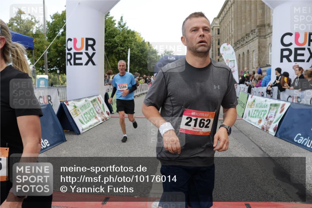 06.09.2026 - CURREX Alsterlauf Yannick Fuchs http://msf.ph/oto/10176014 06.09.2026 09:54:35 Ziel 2162, 2179, 2477, 3410, 3478, 4007, 4108, 4574, 5116, 5250, 5447, 5589, 5654, 5700, 5701, 6011, 6051, 6175, 6329, 6331, 6437 meine-sportfotos.de