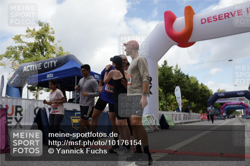 06.09.2026 - CURREX Alsterlauf Yannick Fuchs http://msf.ph/oto/10176154 06.09.2026 12:01:58 Ziel 1298, 1305, 1326, 8042 meine-sportfotos.de