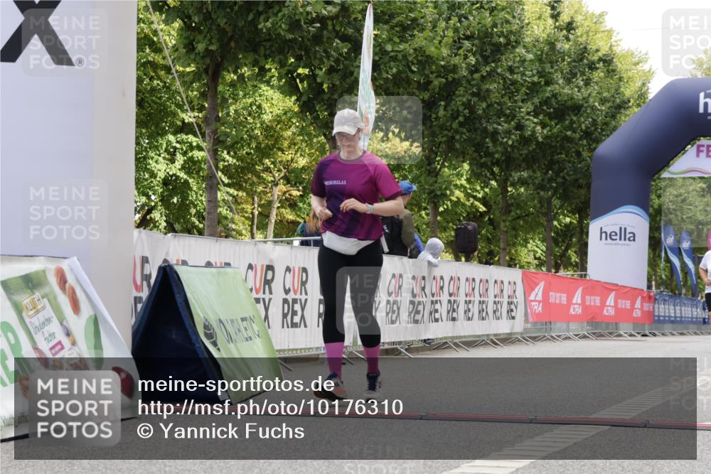 06.09.2026 - CURREX Alsterlauf Yannick Fuchs http://msf.ph/oto/10176310 06.09.2026 12:02:06 Ziel 1150, 1326 meine-sportfotos.de
