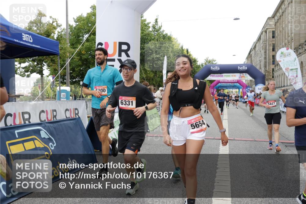 06.09.2026 - CURREX Alsterlauf Yannick Fuchs http://msf.ph/oto/10176367 06.09.2026 09:54:41 Ziel 2179, 2433, 2477, 3233, 3410, 3478, 3629, 4974, 5116, 5250, 5447, 5589, 5654, 5700, 5701, 6011, 6079, 6329, 6331, 6437 meine-sportfotos.de
