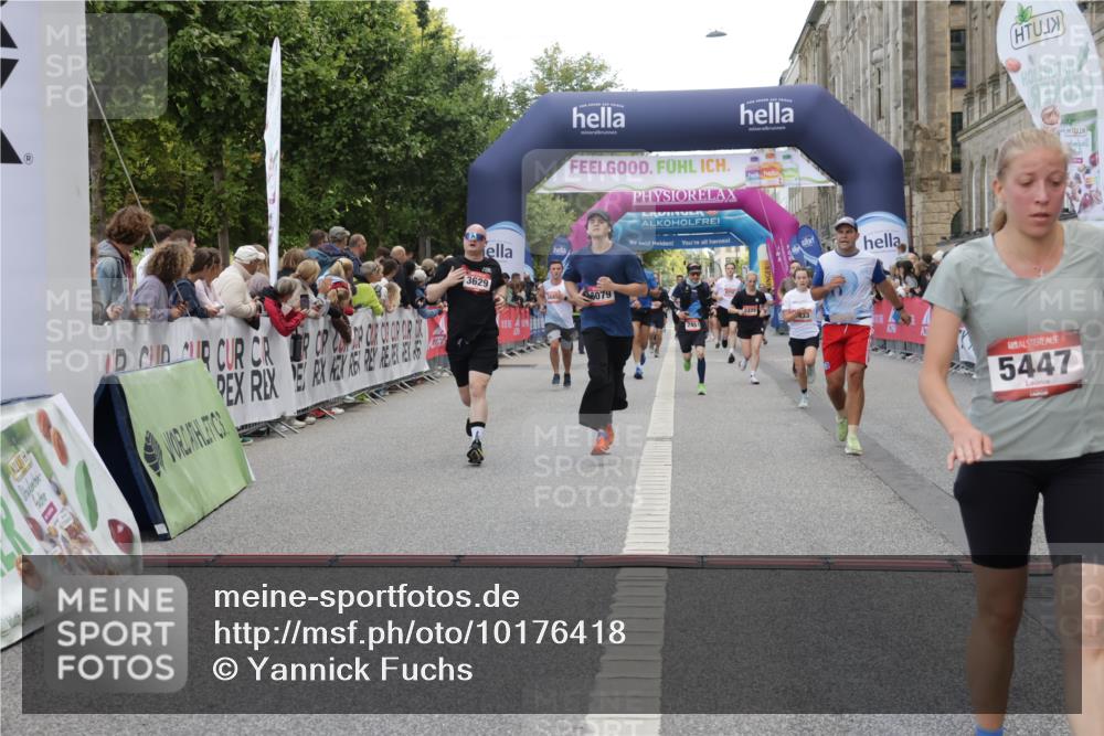 06.09.2026 - CURREX Alsterlauf Yannick Fuchs http://msf.ph/oto/10176418 06.09.2026 09:54:43 Ziel 2179, 2433, 2451, 2477, 2640, 3233, 3410, 3413, 3478, 3629, 4206, 4974, 5116, 5250, 5447, 5654, 5666, 5700, 5701, 6011, 6079, 6329, 6331, 6437 meine-sportfotos.de
