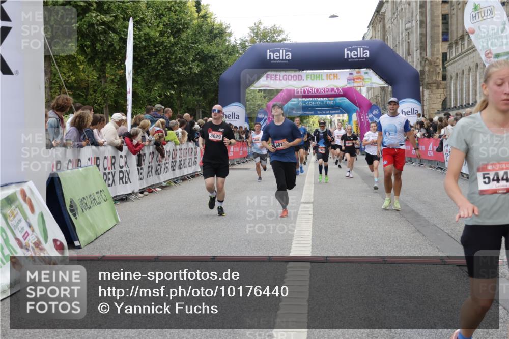 06.09.2026 - CURREX Alsterlauf Yannick Fuchs http://msf.ph/oto/10176440 06.09.2026 09:54:43 Ziel 2179, 2433, 2451, 2477, 2640, 3233, 3410, 3413, 3478, 3629, 4206, 4974, 5116, 5250, 5447, 5654, 5666, 5700, 5701, 6011, 6079, 6329, 6331, 6437 meine-sportfotos.de