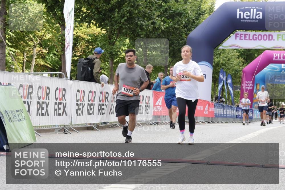 06.09.2026 - CURREX Alsterlauf Yannick Fuchs http://msf.ph/oto/10176555 06.09.2026 12:02:21 Ziel 1072, 1337 meine-sportfotos.de