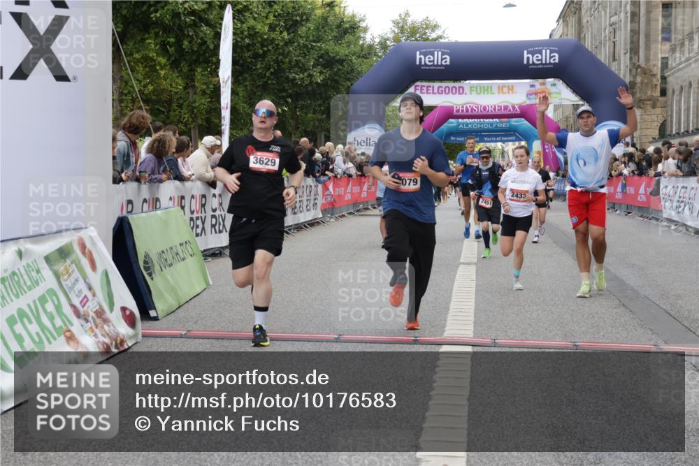 06.09.2026 - CURREX Alsterlauf Yannick Fuchs http://msf.ph/oto/10176583 06.09.2026 09:54:44 Ziel 2179, 2433, 2451, 2477, 2640, 3233, 3410, 3413, 3478, 3629, 4206, 4394, 4974, 5116, 5250, 5447, 5654, 5666, 5700, 5701, 6011, 6079, 6329, 6331 meine-sportfotos.de