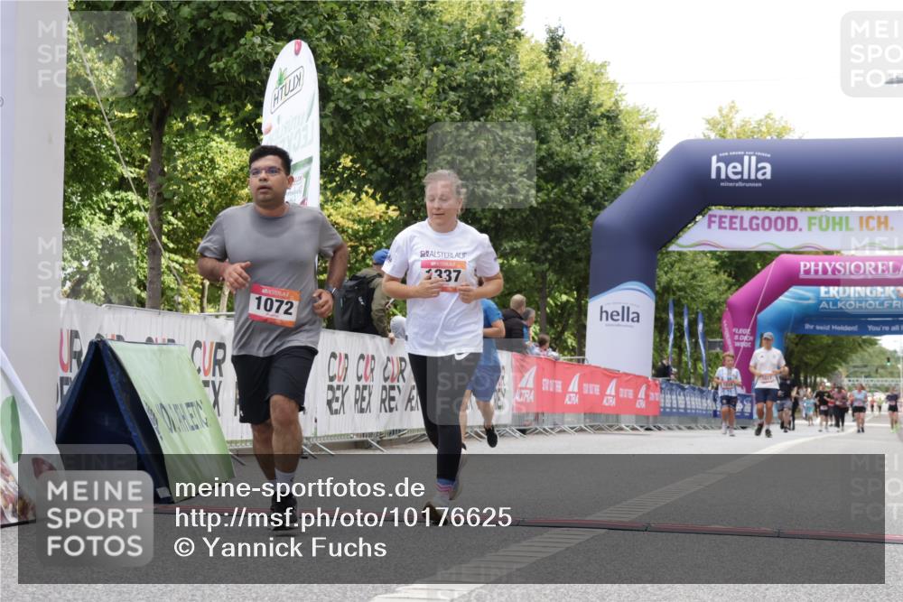 06.09.2026 - CURREX Alsterlauf Yannick Fuchs http://msf.ph/oto/10176625 06.09.2026 12:02:23 Ziel 1072, 1320, 1337 meine-sportfotos.de