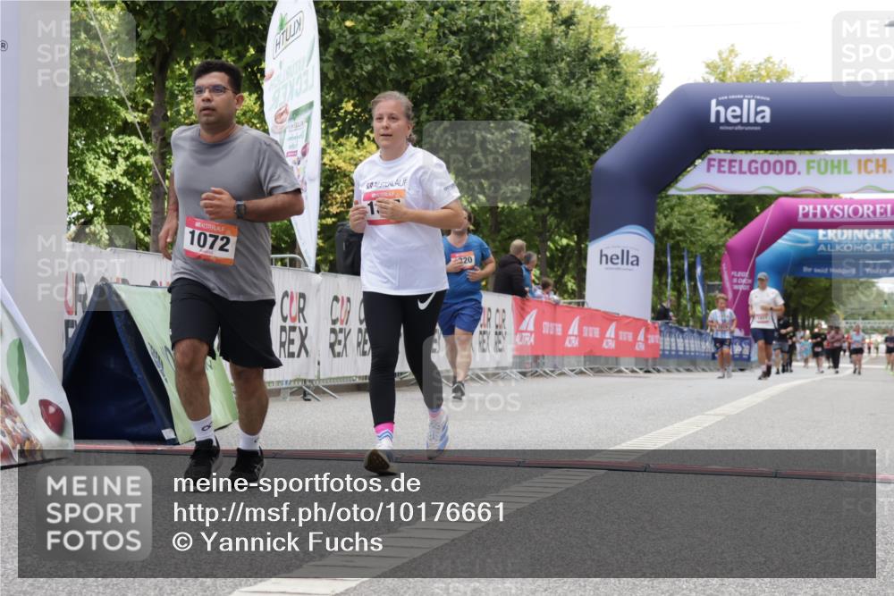 06.09.2026 - CURREX Alsterlauf Yannick Fuchs http://msf.ph/oto/10176661 06.09.2026 12:02:23 Ziel 1072, 1320, 1337 meine-sportfotos.de