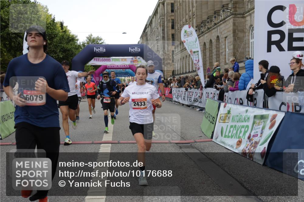 06.09.2026 - CURREX Alsterlauf Yannick Fuchs http://msf.ph/oto/10176688 06.09.2026 09:54:46 Ziel 2179, 2433, 2451, 2477, 2640, 3233, 3413, 3478, 3629, 4206, 4394, 4974, 5116, 5250, 5447, 5654, 5657, 5666, 5700, 5701, 6079, 6210, 6329, 6331 meine-sportfotos.de