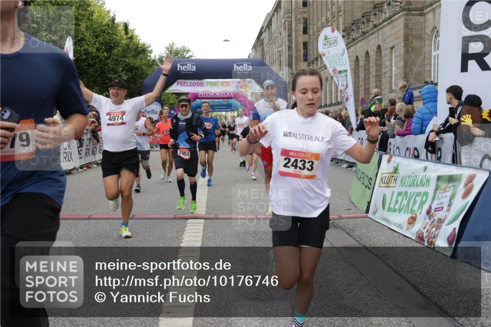 06.09.2026 - CURREX Alsterlauf Yannick Fuchs http://msf.ph/oto/10176746 06.09.2026 09:54:46 Ziel 2179, 2433, 2451, 2477, 2640, 3233, 3413, 3478, 3629, 4206, 4394, 4974, 5116, 5250, 5447, 5654, 5657, 5666, 5700, 5701, 6079, 6210, 6329, 6331 meine-sportfotos.de