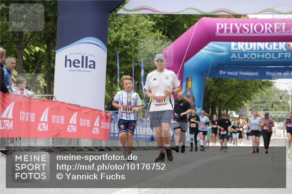 06.09.2026 - CURREX Alsterlauf Yannick Fuchs http://msf.ph/oto/10176752 06.09.2026 12:02:27 Ziel 1072, 1320, 1337 meine-sportfotos.de
