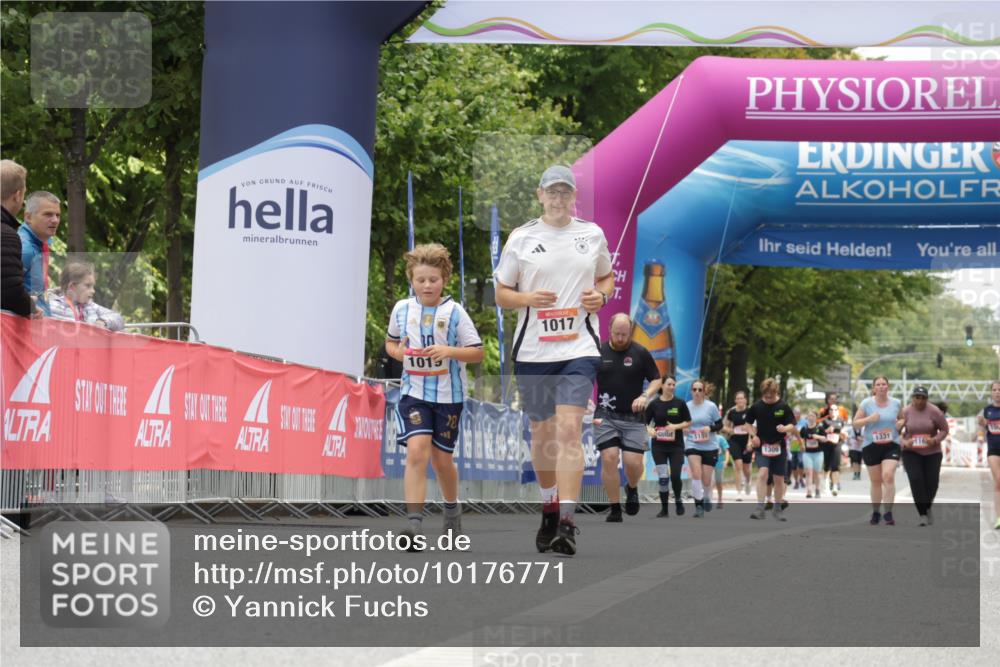 06.09.2026 - CURREX Alsterlauf Yannick Fuchs http://msf.ph/oto/10176771 06.09.2026 12:02:27 Ziel 1072, 1320, 1337 meine-sportfotos.de