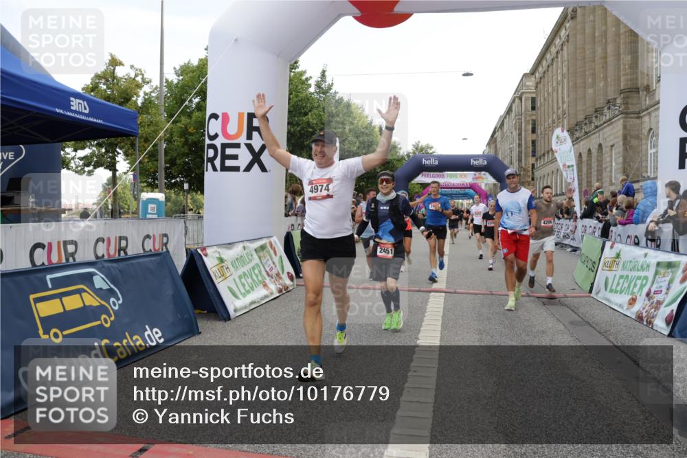 06.09.2026 - CURREX Alsterlauf Yannick Fuchs http://msf.ph/oto/10176779 06.09.2026 09:54:47 Ziel 2433, 2451, 2587, 2640, 3233, 3413, 3629, 3991, 4206, 4394, 4974, 5165, 5447, 5657, 5666, 5700, 5701, 6079, 6210, 6329, 6331 meine-sportfotos.de