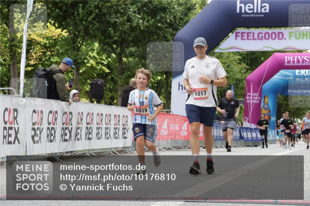 06.09.2026 - CURREX Alsterlauf Yannick Fuchs http://msf.ph/oto/10176810 06.09.2026 12:02:33 Ziel 1017, 1019, 1320 meine-sportfotos.de