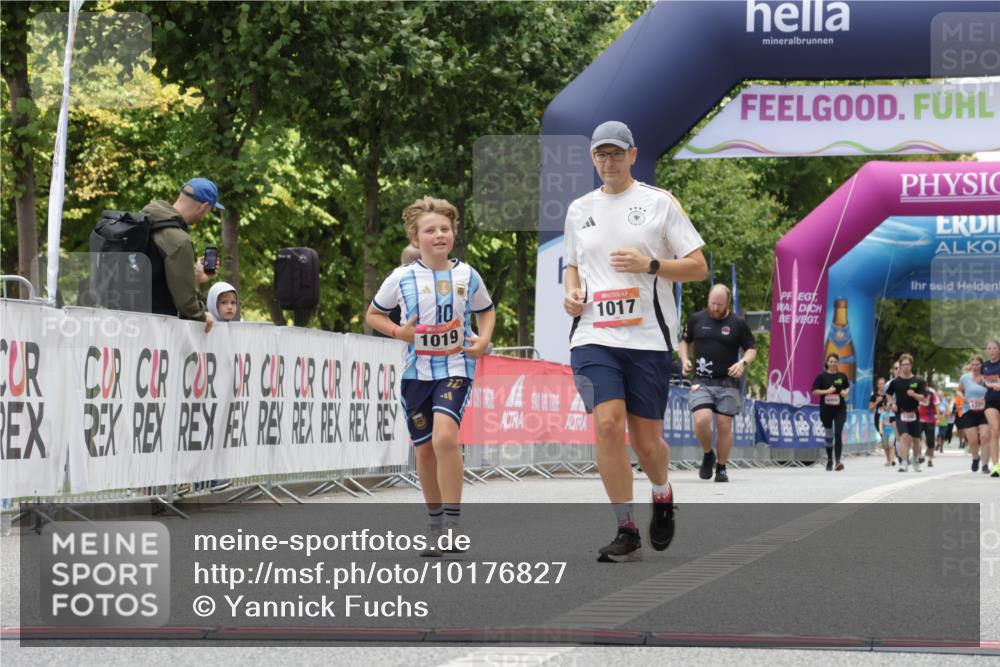 06.09.2026 - CURREX Alsterlauf Yannick Fuchs http://msf.ph/oto/10176827 06.09.2026 12:02:33 Ziel 1017, 1019, 1320 meine-sportfotos.de